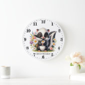 かわいい小さなスチンカーベビースカンク女の子の名前を追加 ラージ壁時計 (ホーム)