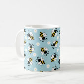 かわいい小さなハチとデイジーの花のパターン コーヒーマグカップ (正面左)