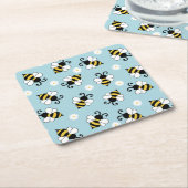 かわいい小さなハチとデイジーの花のパターン スクエアペーパーコースター (アングル)