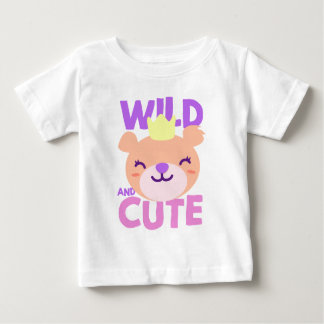 かわいい小さなピンクの雌ライオン野生とかわいい ベビーTシャツ