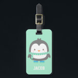 かわいい小さなペンギン冬の子供の荷物タグ ラゲッジタグ<br><div class="desc">小パーソナライズされたさい方の荷札！デザイン来は、冬は暖かく着飾った可愛い小さなペンギンと緑のの冬のスカーフを巻きのまわりにて、氷の上で腹を滑る代わりに青いアイススケートを持つ。</div>