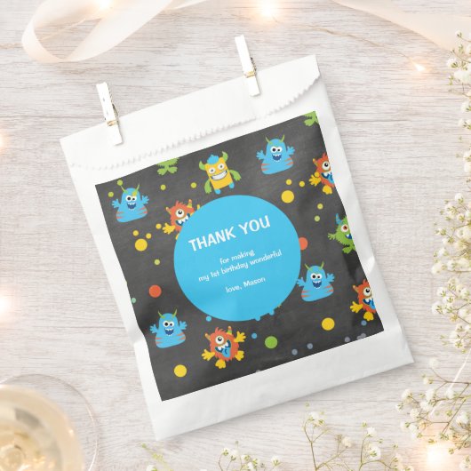 かわいい小さなモンスターシャルボードをテーマにした誕生日 フェイバーバッグ (クリップ留めされた状態)