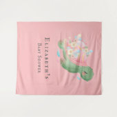 かわいい小さな亀ピンクの赤ちゃん女の子シャワー タペストリー (正面(横))
