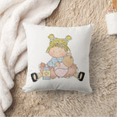 かわいい小さな女の子と人形 クッション (ブランケット)