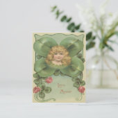 かわいい小さな女の子4葉クローバー花 ポストカード (スタンド正面)