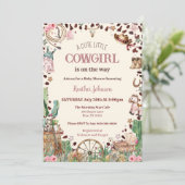 かわいい小さな女性のカーボーイウェスタンウォーターカラーベビーシャワー 招待状 (スタンド正面)