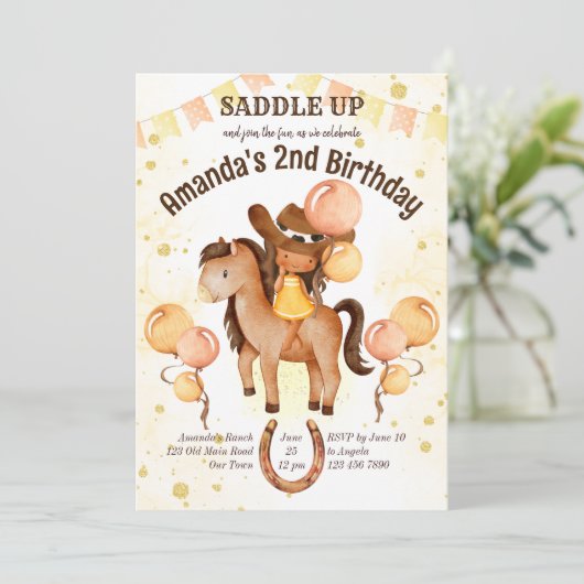かわいい小さな女性のカーボーイサドルアップ誕生日招待状 招待状 (スタンド正面)