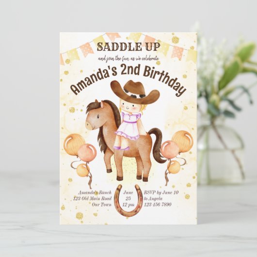 かわいい小さな女性のカーボーイサドルアップ誕生日招待状 招待状 (スタンド正面)