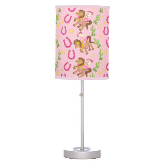 かわいい小さな女性のカーボーイ