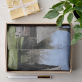 かわいい小さな木が下りキャビン走の横に立っている 薄葉紙 (ギフト)