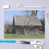 かわいい小さな木が下りキャビン走の横に立っている 薄葉紙 (クラフト)