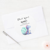 かわいい小さな水彩恐竜の赤ちゃんシャワー ラウンドシール (封筒)