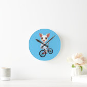 かわいい小さな白い羊が自転車に乗っている ラウンド壁時計 (ホーム)