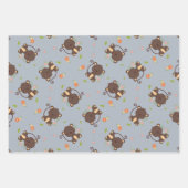 かわいい小さな茶色のサルのフローラブルー ラッピングペーパーシート (正面)