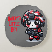 かわいい小さな迷彩柄ガイ – 赤、黒、白 | ラウンドクッション (正面)