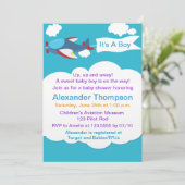 かわいい小さな飛行機の男の子の赤ちゃんシャワー招待状 招待状 (スタンド正面)