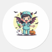 かわいい小さな魔女ナースハロウィンプレミアムTシャツ ラウンドシール (正面)