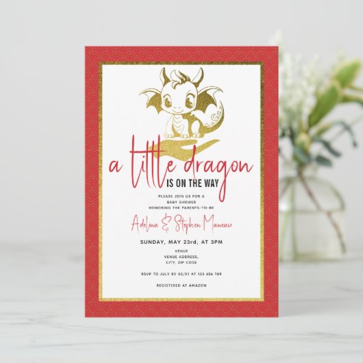 かわいい小さな龍が赤い赤ちゃんシャワーの途中にある 招待状 (スタンド正面)