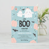 かわいい'小さなBOOはほとんど期限である'女の子の赤ちゃんシャワー 招待状 (スタンド正面)