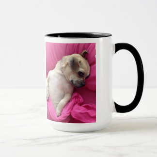 かわいい小犬の汽笛の音のピンクはコーヒー・マグを広げます マグカップ