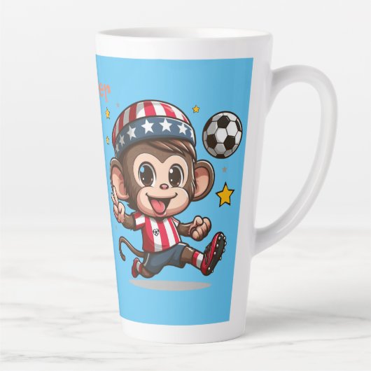 かわいい幸せなサルサッカー選手 カフェラテマグ (右)