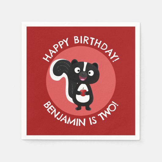 かわいい幸せなスカンクパーソナライズされたの漫画の誕生日 スタンダードカクテルナプキン (正面)