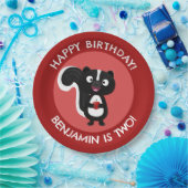 かわいい幸せなスカンクパーソナライズされたの漫画の誕生日 ペーパープレート (パーティー)