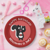 かわいい幸せなスカンクパーソナライズされたの漫画の誕生日 ペーパープレート (パーティー)