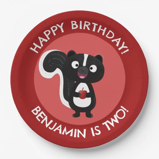 かわいい幸せなスカンクパーソナライズされたの漫画の誕生日 ペーパープレート (正面)