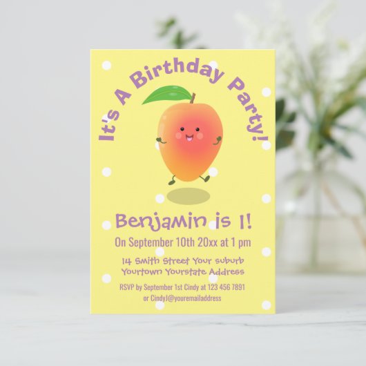 かわいい幸せなマンゴー黄色の漫画の誕生日 招待状 (スタンド正面)