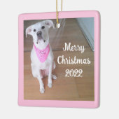 かわいい幸せな子犬ピンクのスカーフの正方形の赤を着て セラミックオーナメント (左)