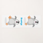 かわいい幸せな皇帝ペンギンのシックな漫画 ヨガマット (裏面(横))