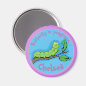 かわいい幸せな空腹の緑の毛虫の漫画 マグネット (正面/裏面)