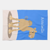 かわいい幸せな笑顔のラクダ漫画イラストレーション キッチンタオル (横)