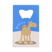 かわいい幸せな笑顔のラクダ漫画イラストレーション クレジットカード栓抜き (正面)