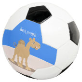 かわいい幸せな笑顔のラクダ漫画イラストレーション サッカーボール (3/4)