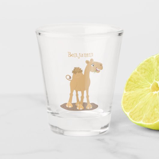 かわいい幸せな笑顔のラクダ漫画イラストレーション ショットグラス (正面)