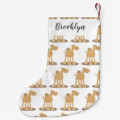 かわいい幸せな笑顔のラクダ漫画イラストレーション スモールクリスマスストッキング (裏面)