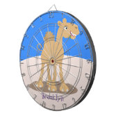 かわいい幸せな笑顔のラクダ漫画イラストレーション ダーツボード (正面右)