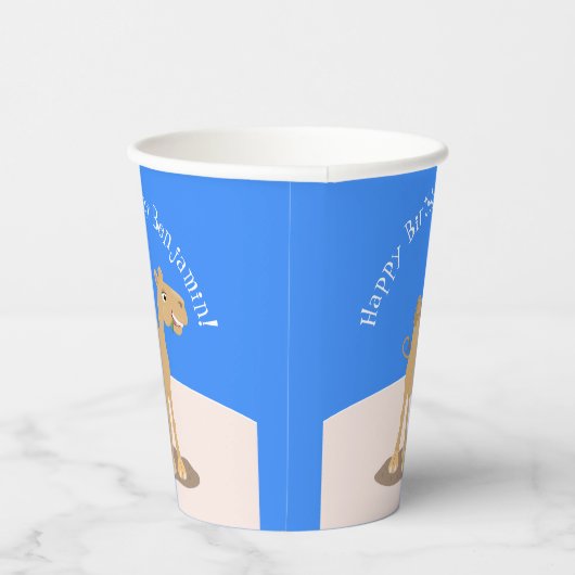 かわいい幸せな笑顔のラクダ漫画イラストレーション 紙コップ (右)