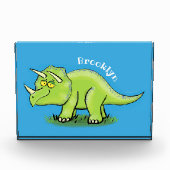 かわいい幸せな緑のトリケラトプス恐竜の漫画 フォトブロック (正面)