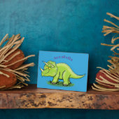 かわいい幸せな緑のトリケラトプス恐竜の漫画 フォトプラーク (側面)