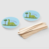 かわいい幸せな緑のブロントサウルス恐竜の漫画 ハンドファン (組立なし)