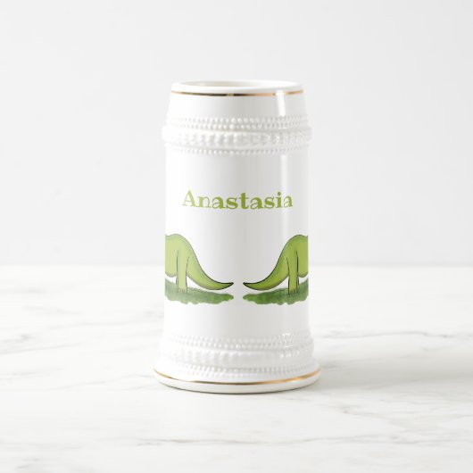 かわいい幸せな緑のブロントサウルス恐竜の漫画 ビールジョッキ (中央)