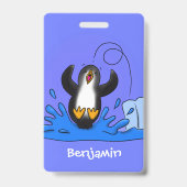 かわいい幸せな飛び跳ねるペンギンのイラスト バッジ (裏面)