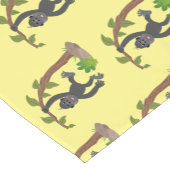 かわいい幸せベビーゴリラ漫画イラストレーション ショートテーブルランナー (コーナー)