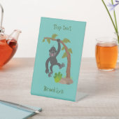 かわいい幸せベビーゴリラ漫画イラストレーション 台座サイン (インサイチュ)