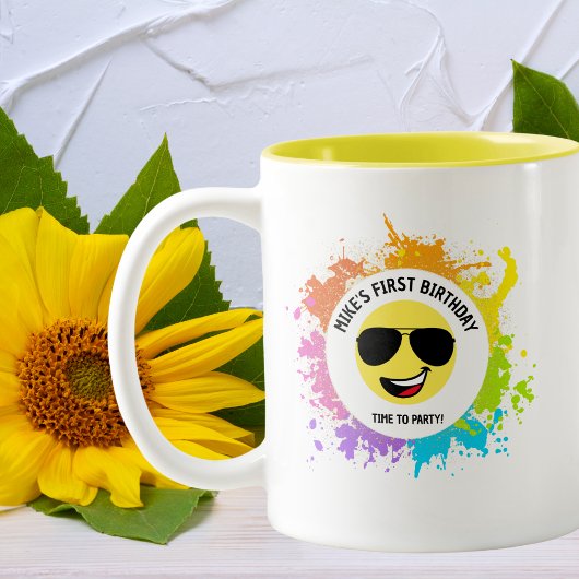 かわいい幸せ顔、アビエーターグラス、おもしろいクール誕生日 ツートーンマグカップ