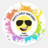 かわいい幸せ顔、アビエーターグラス、おもしろい第1回誕生日 ラウンドシール (正面)