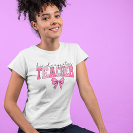 かわいい幼稚園先生ピンクボウデザイン Tシャツ